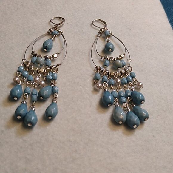 Elegant Gold/Silver Tone Metal and Blue Beaded Necklace & Chandelier Earring - Picture 6 of 8